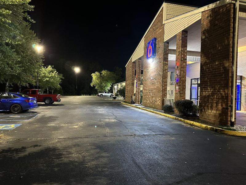 Motel 6 Greensboro Airport image