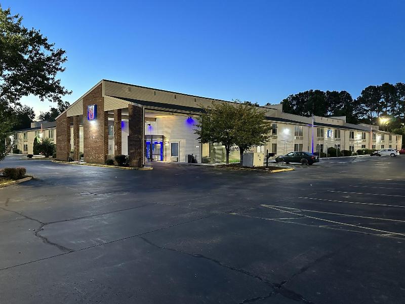 Motel 6 Greensboro Airport image