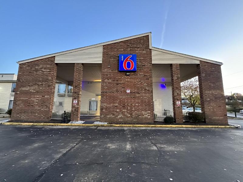 Motel 6 Greensboro Airport image
