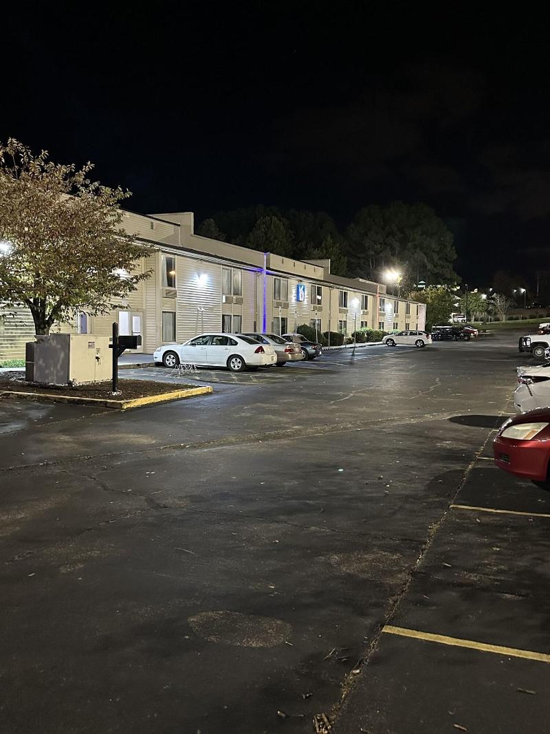 Motel 6 Greensboro Airport image