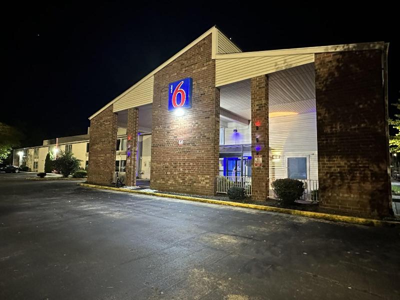 Motel 6 Greensboro Airport image