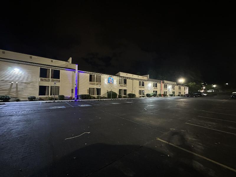 Motel 6 Greensboro Airport image