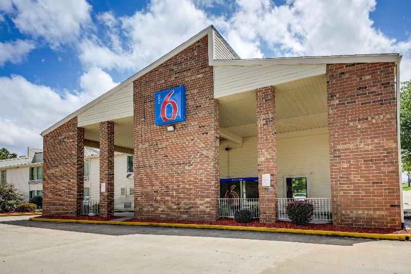 Motel 6 Greensboro Airport image