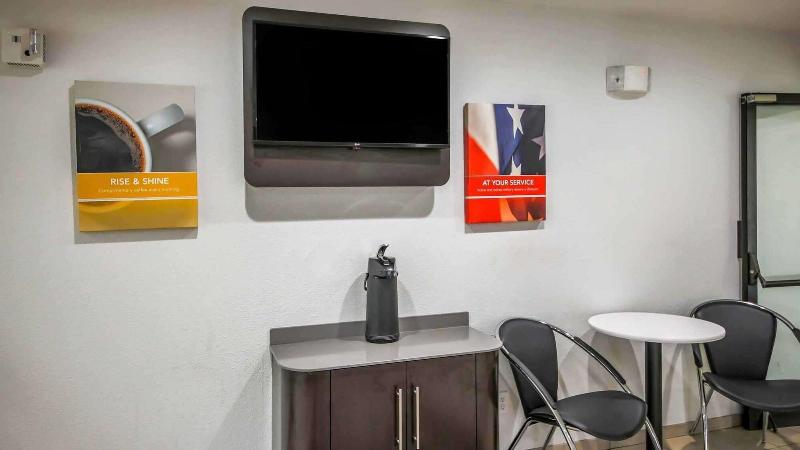 Motel 6 Greensboro Airport image
