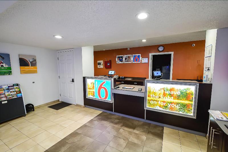 Motel 6 Greensboro Airport image