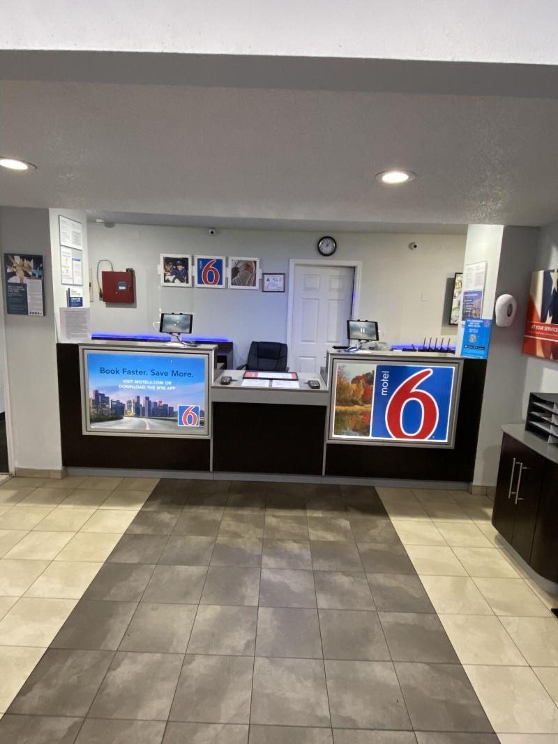 Motel 6 Greensboro Airport image