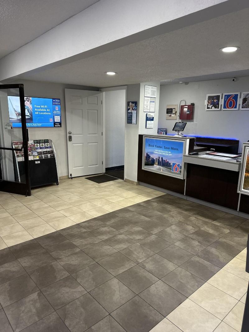 Motel 6 Greensboro Airport image