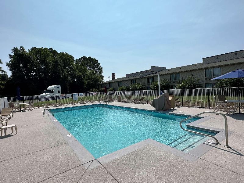 Motel 6 Greensboro Airport image