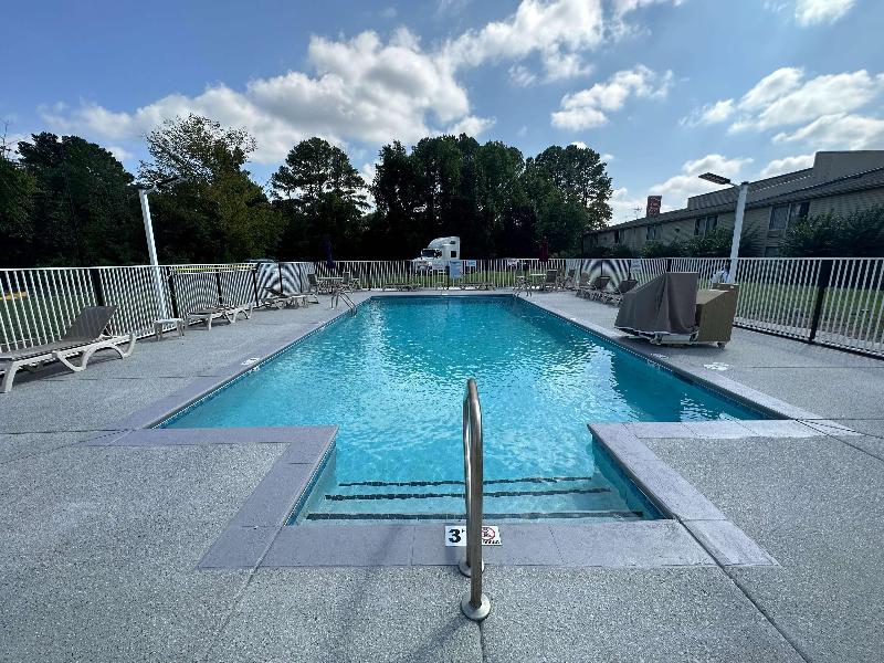 Motel 6 Greensboro Airport image