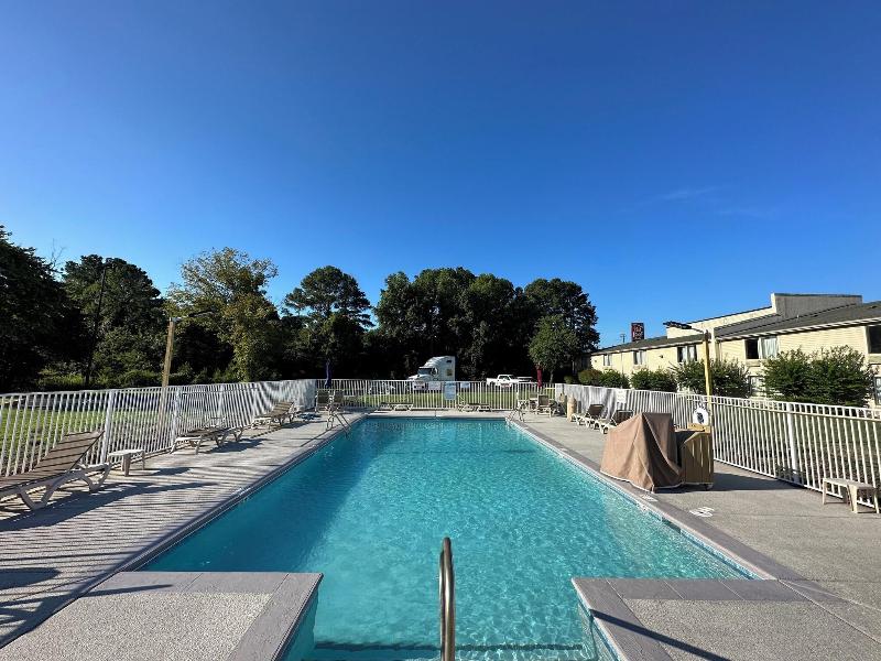 Motel 6 Greensboro Airport image