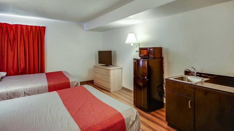 Motel 6 Greensboro Airport image