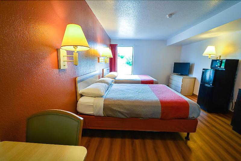 Motel 6 Greensboro Airport image