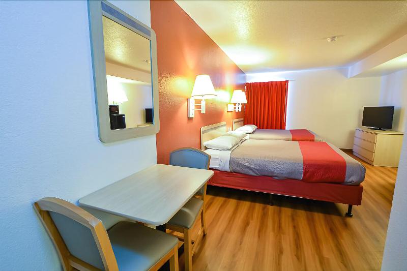 Motel 6 Greensboro Airport image