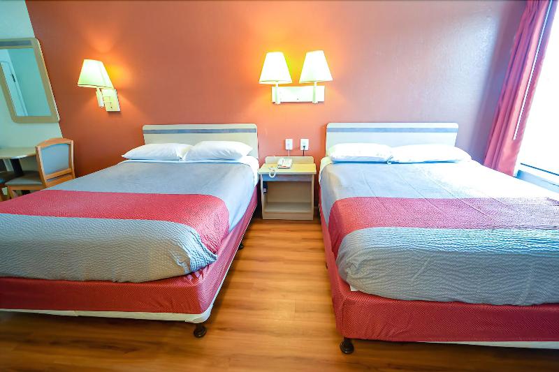 Motel 6 Greensboro Airport image