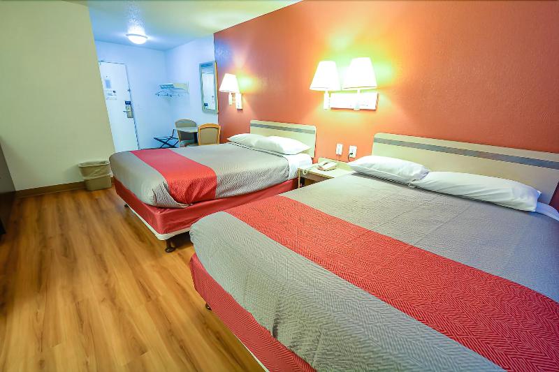 Motel 6 Greensboro Airport image