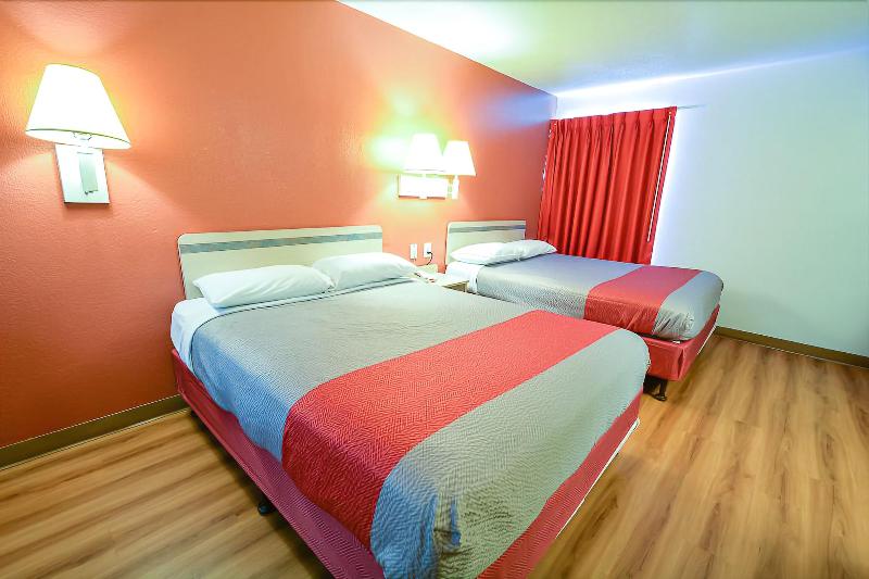 Motel 6 Greensboro Airport image