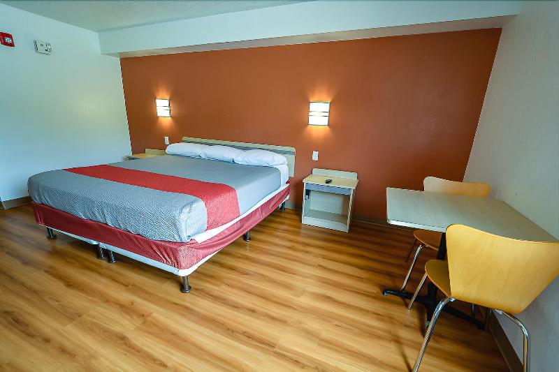 Motel 6 Greensboro Airport image