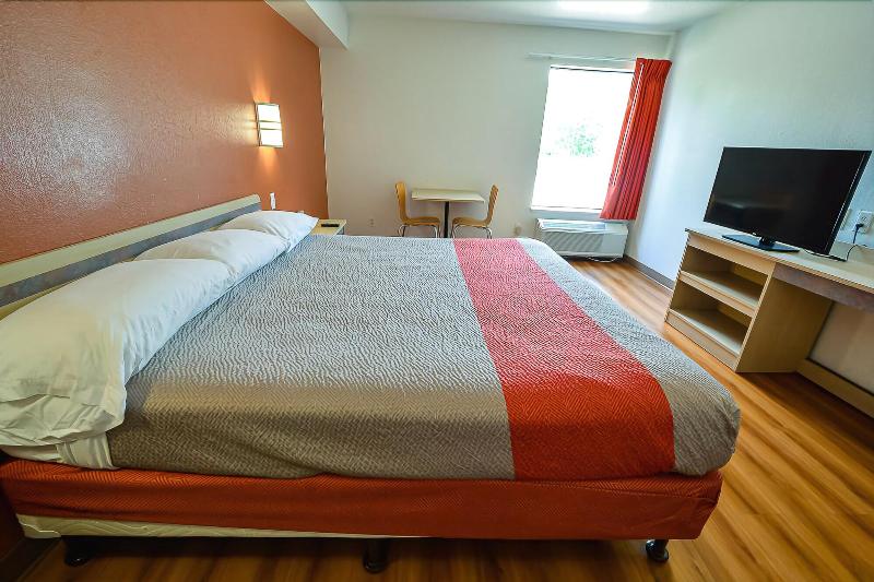 Motel 6 Greensboro Airport image