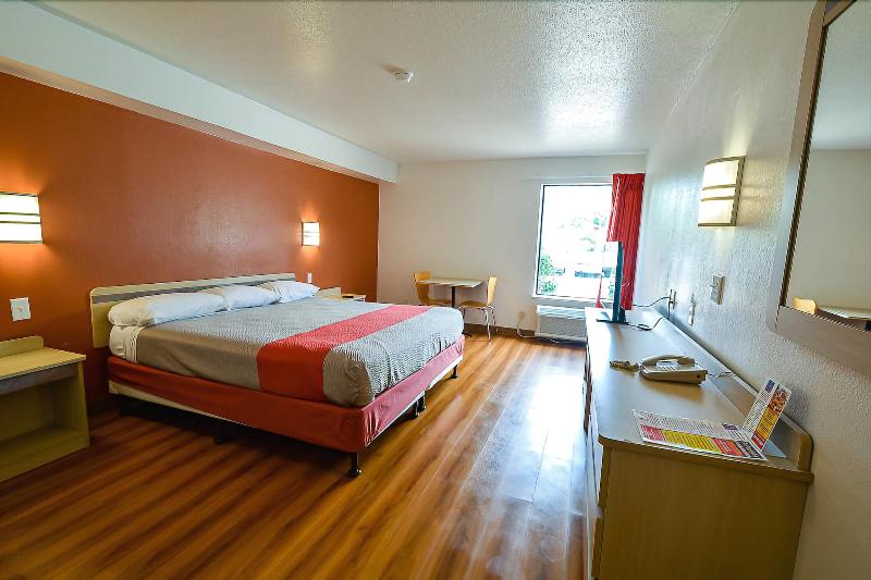 Motel 6 Greensboro Airport image