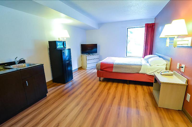 Motel 6 Greensboro Airport image