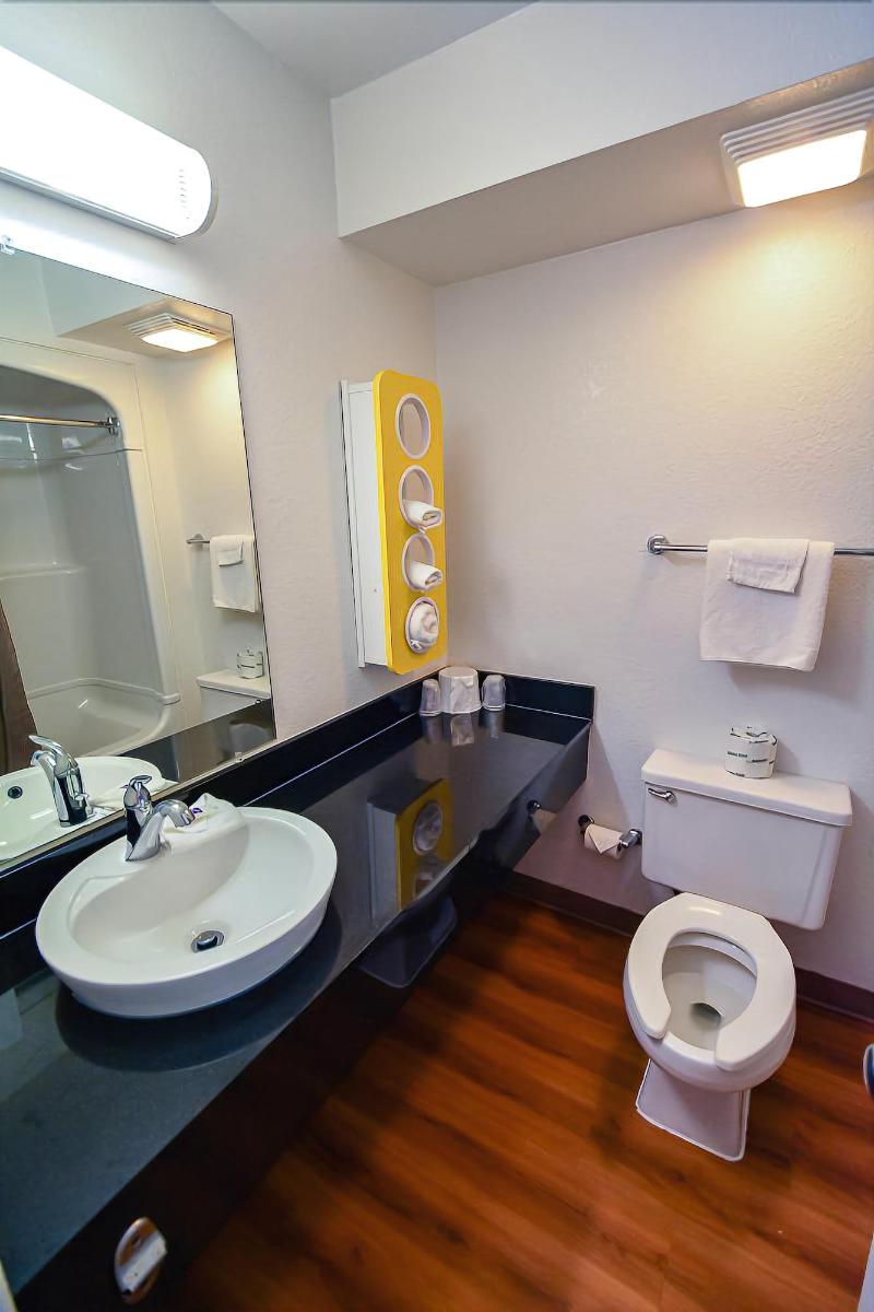 Motel 6 Greensboro Airport image