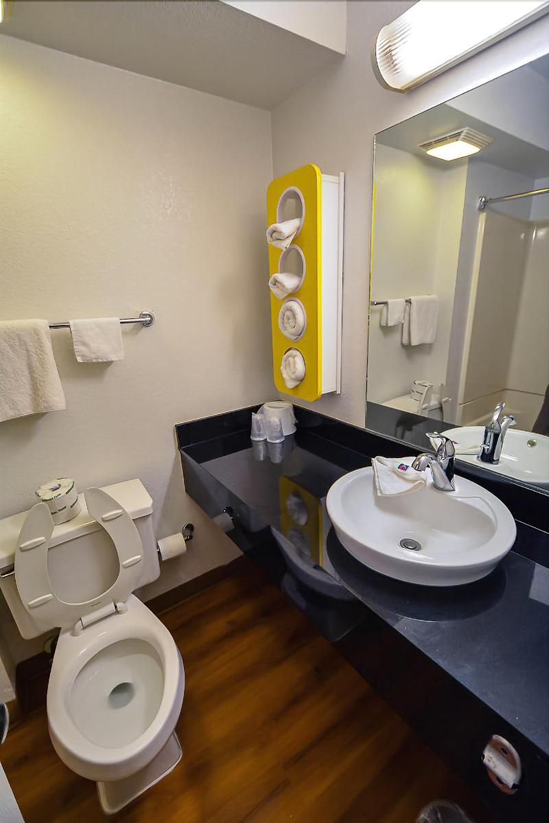 Motel 6 Greensboro Airport image