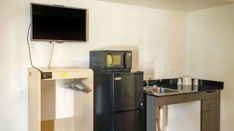 Motel 6 Greensboro Airport image
