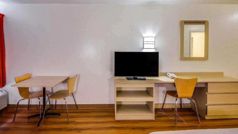 Motel 6 Greensboro Airport image