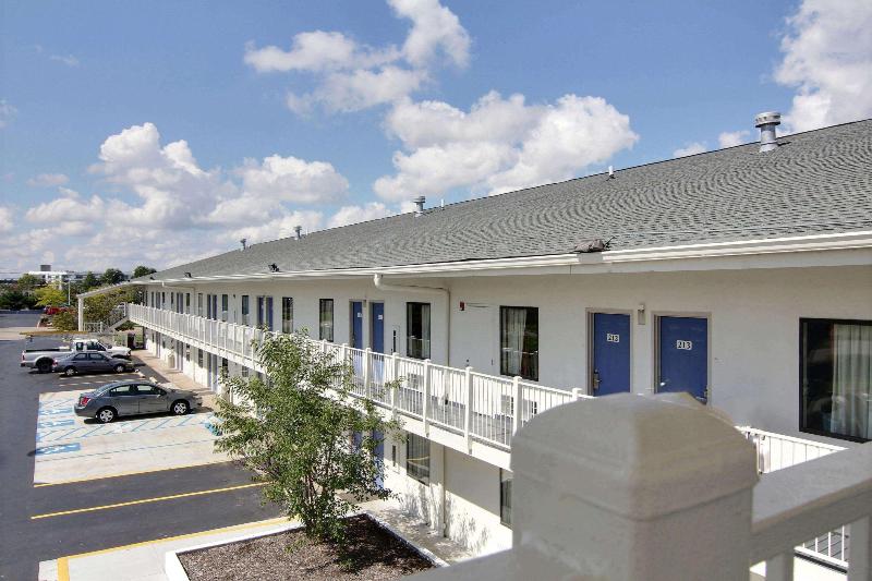 Motel 6 Middleburg Heights, Oh - Cleveland image