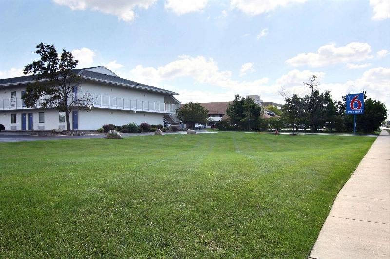 Motel 6 Middleburg Heights, Oh - Cleveland image