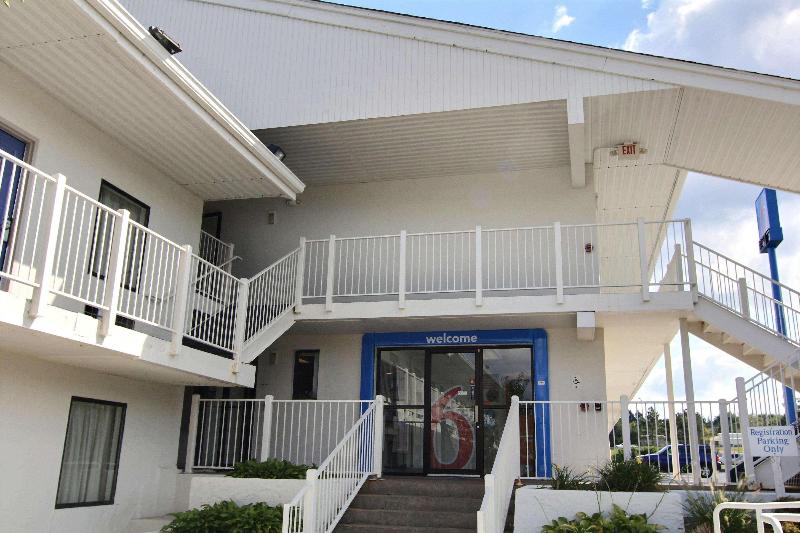 Motel 6 Middleburg Heights, Oh - Cleveland image