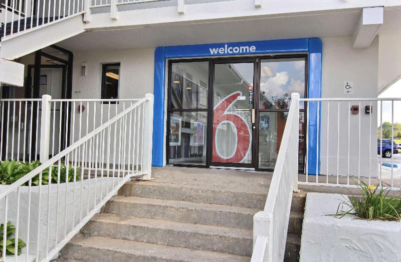 Motel 6 Middleburg Heights, Oh - Cleveland image