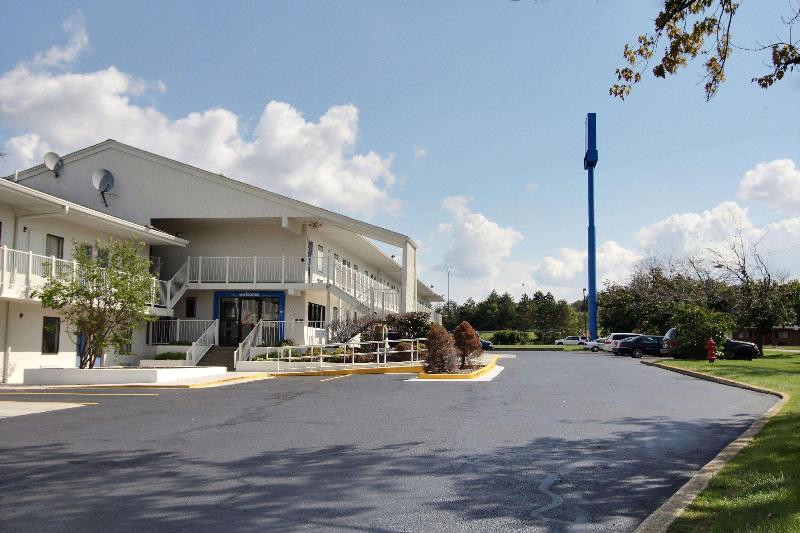 Motel 6 Middleburg Heights, Oh - Cleveland image