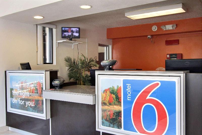 Motel 6 Middleburg Heights, Oh - Cleveland image
