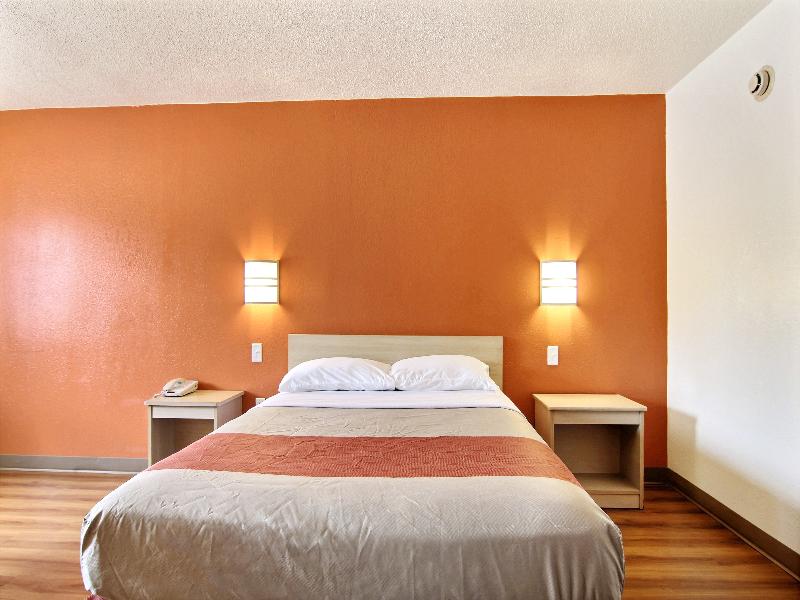 Motel 6 Middleburg Heights, Oh - Cleveland GA image