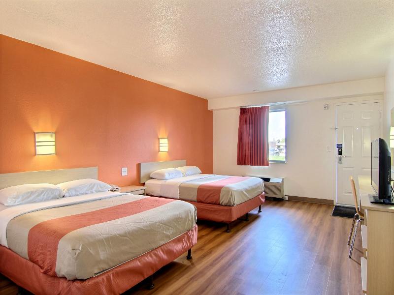 Motel 6 Middleburg Heights, Oh - Cleveland GA image