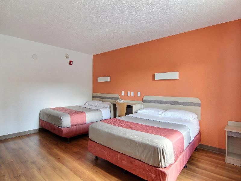 Motel 6 Middleburg Heights, Oh - Cleveland GA image