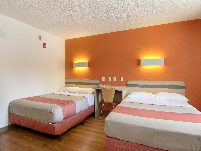 Motel 6 Middleburg Heights, Oh - Cleveland GA image