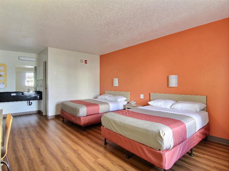 Motel 6 Middleburg Heights, Oh - Cleveland GA image