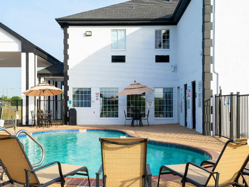 Atria Hotel and RV McGregor image