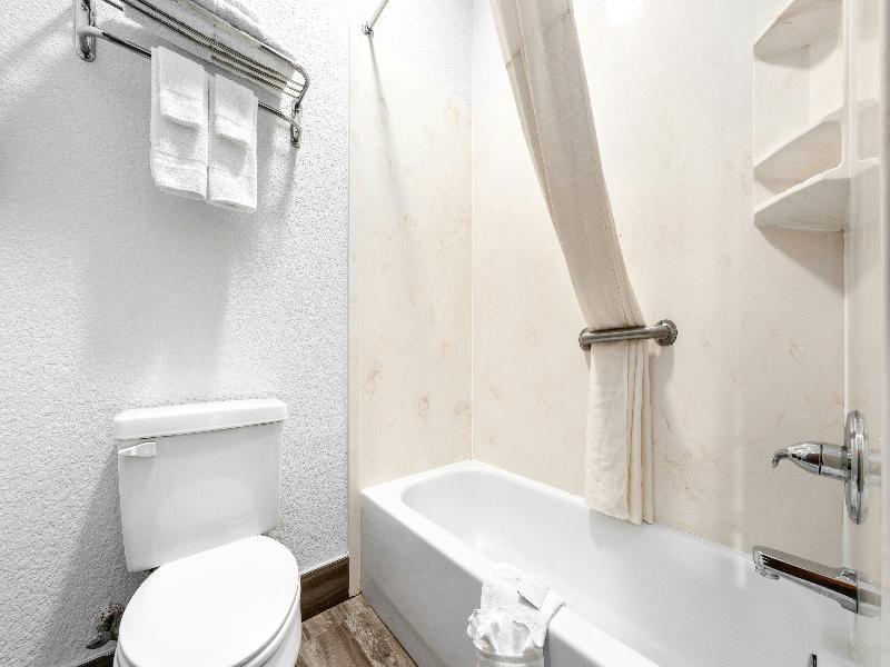 Atria Hotel and RV McGregor image