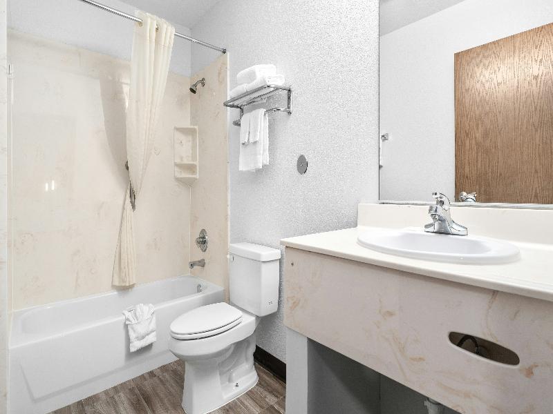 Atria Hotel and RV McGregor image