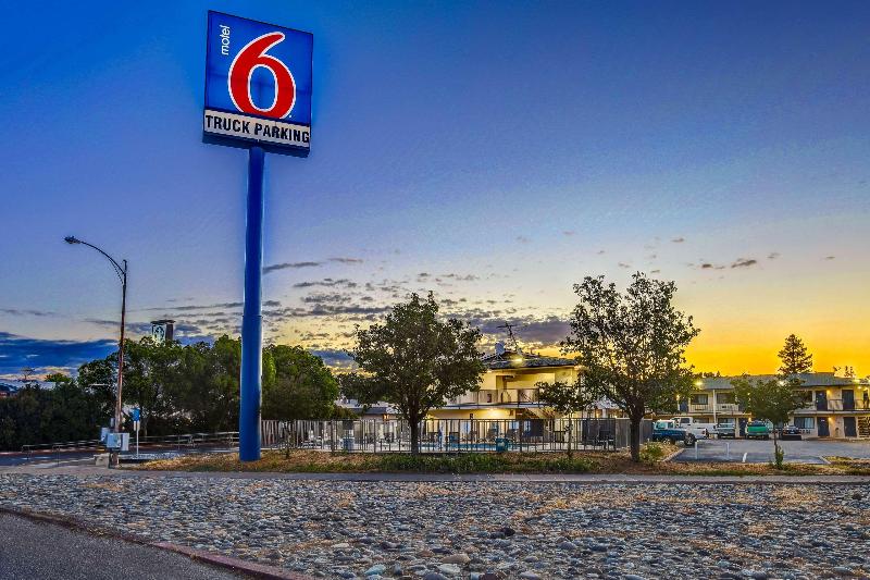 Motel 6-Red Bluff, CA image