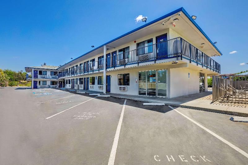 Motel 6-Red Bluff, CA image