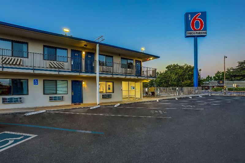Motel 6-Red Bluff, CA image
