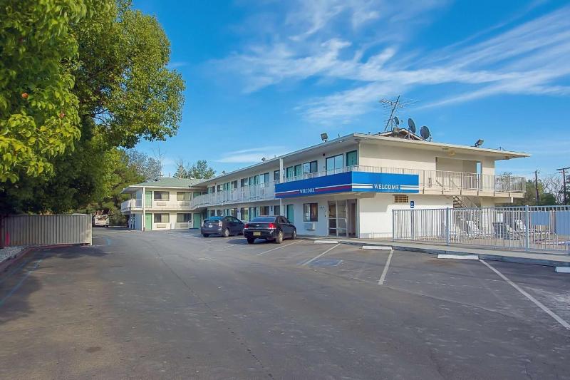Motel 6-Red Bluff, CA image
