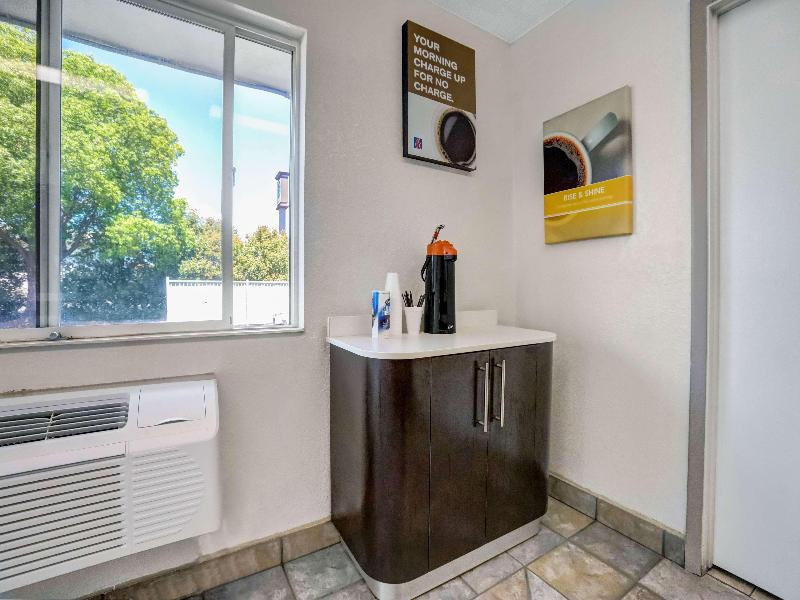 Motel 6-Red Bluff, CA image