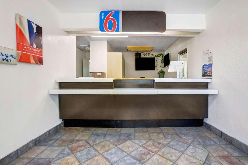 Motel 6-Red Bluff, CA image