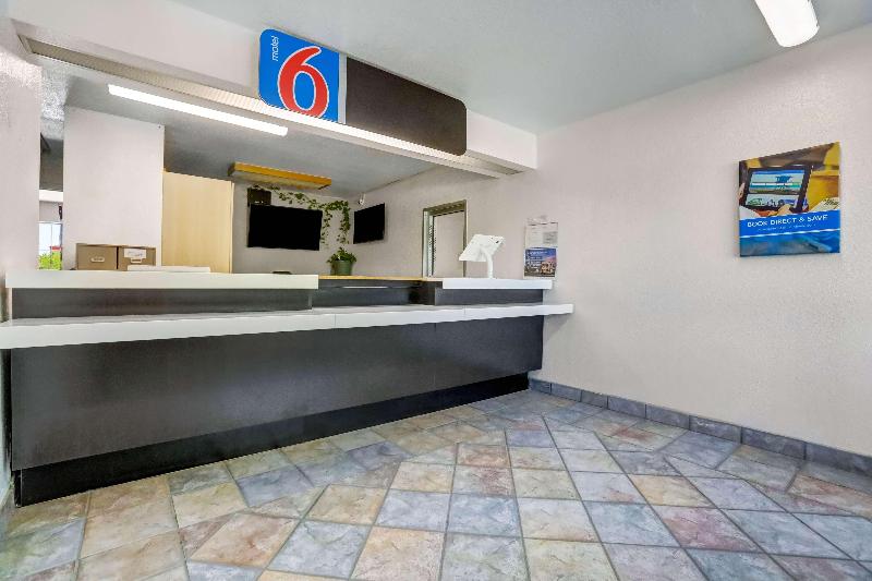 Motel 6-Red Bluff, CA image