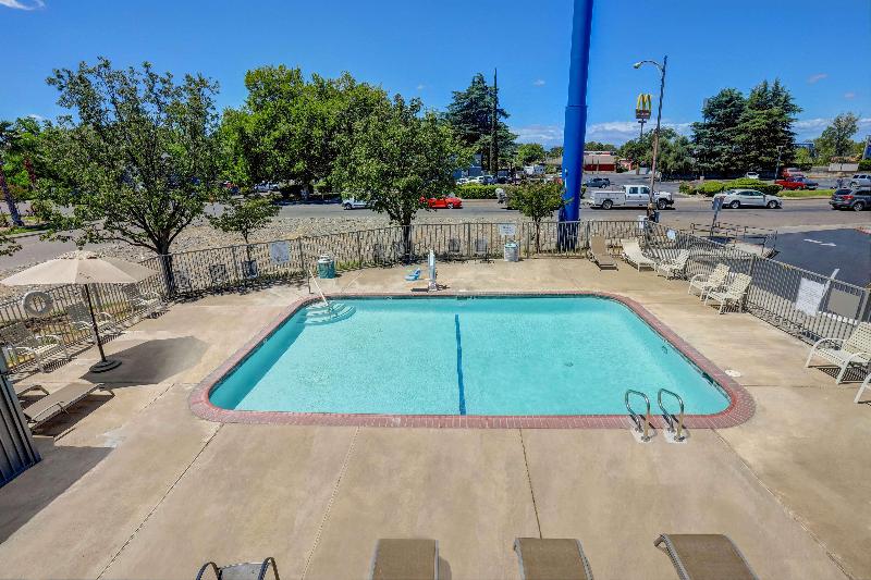 Motel 6-Red Bluff, CA image